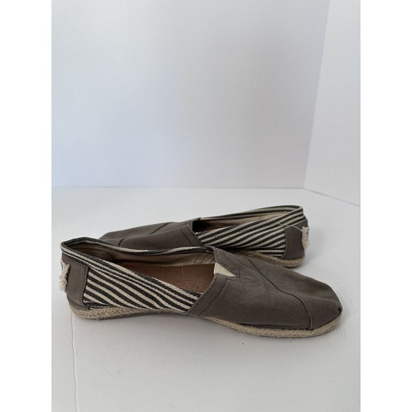 NEW TOMS DISTRESSED GRAY AND CREAM STRIPPED ESPADRILLE STYLE SLIP ON SHOES 7 1/2 - Picture 1 of 7